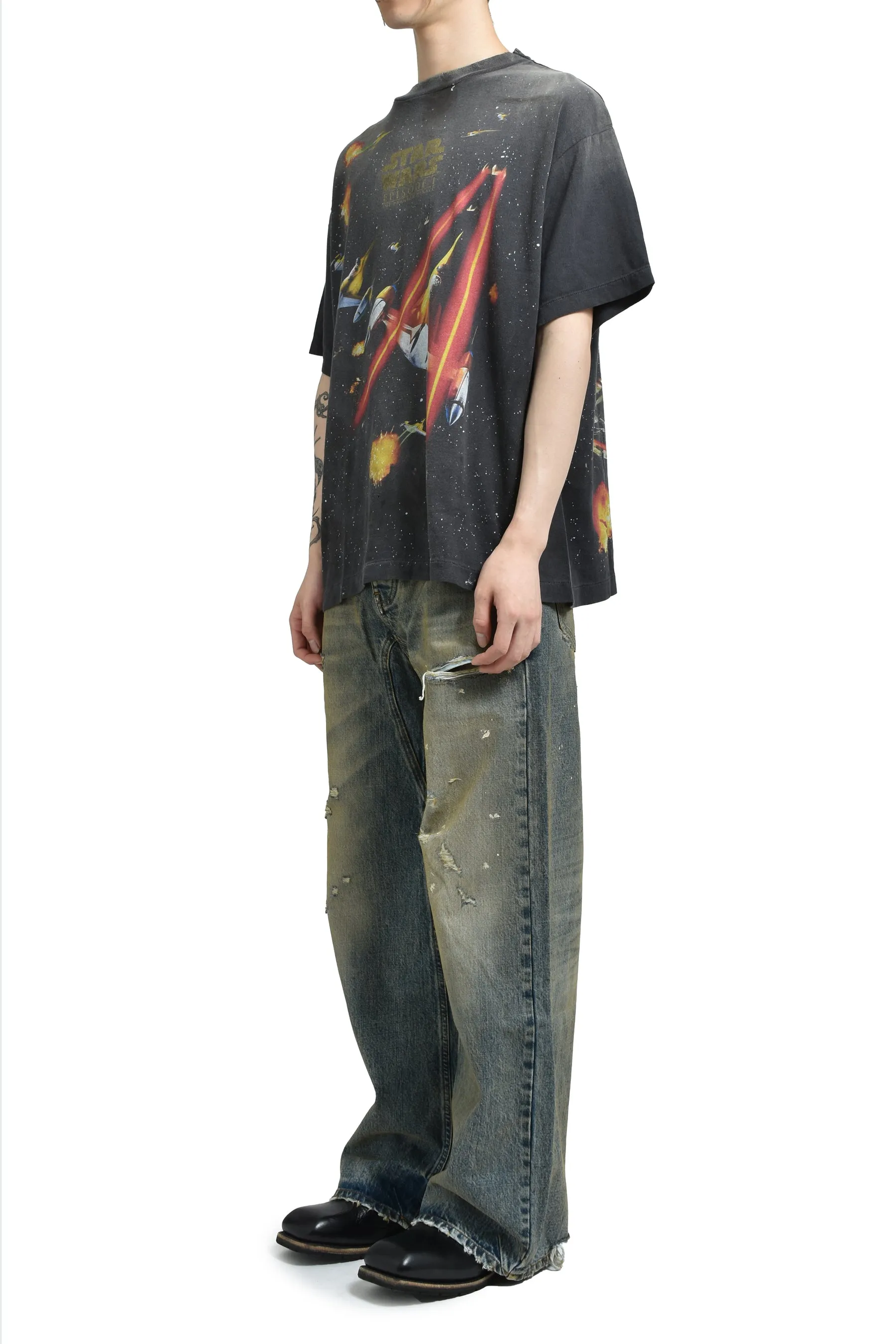 ⚠️The most complex and coolest item of this season, available in stock, available in seconds SAINT Mxxxxxx × STAR WARS SW_SS TEE /STARWARS / BLK Star Wars co-branded model. Fighter printed TEE. Washed black S-XL. Super complex and unconstrained printing design. The T-shirt using the vision of the "N-1 Star Fighter" in Star Wars is the most screen-printed item this season, reaching an astonishing 372 screens. Even the most difficult-to-print parts of the armpits are printed with luxurious printing. In addition, they are also hand-made distressed, splashed with ink, faded with water, and hand-damaged to complete this special and perfect work of art!